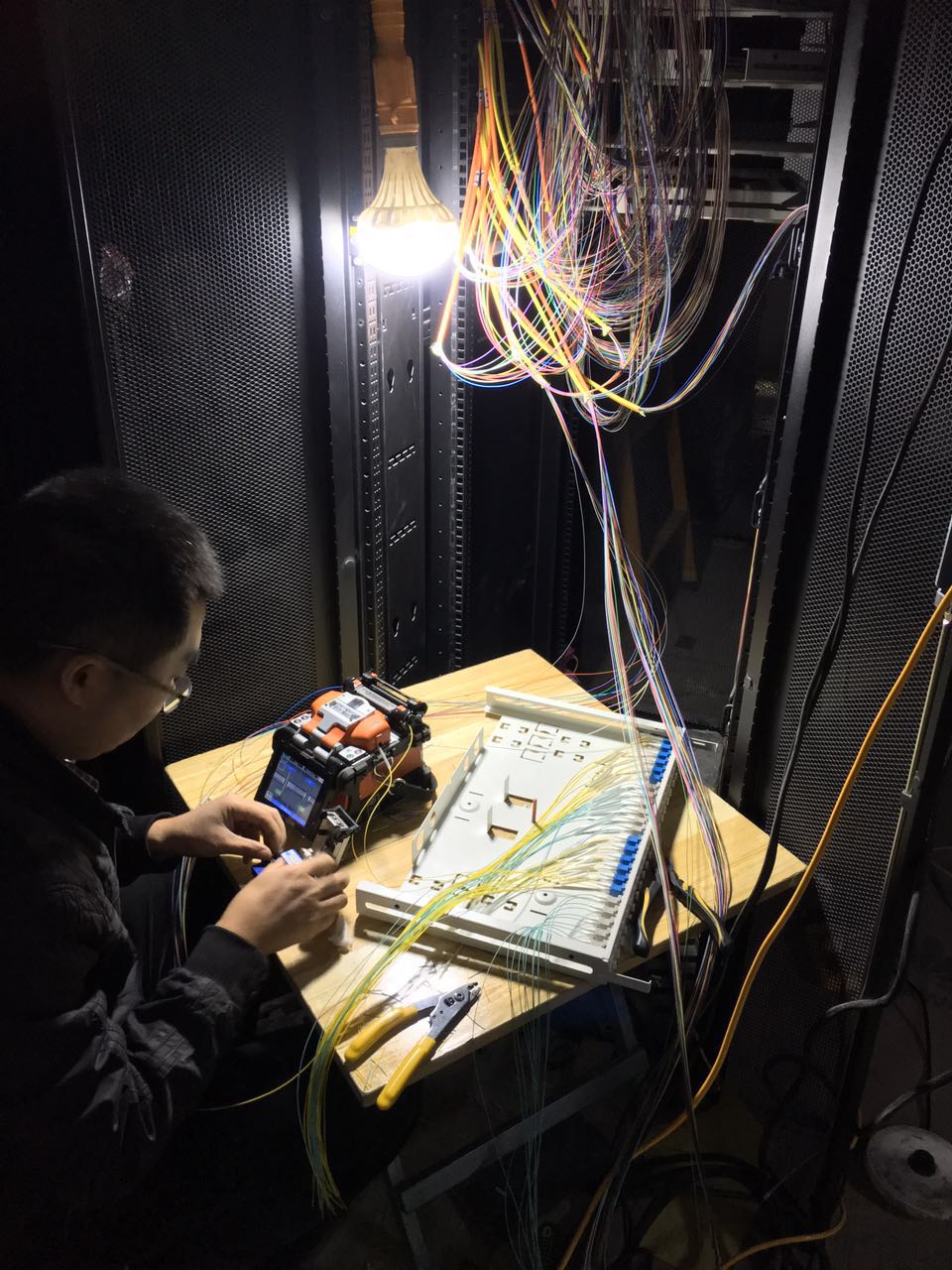 光纤熔接高手_光纤熔接头接法_熔接光纤多少钱