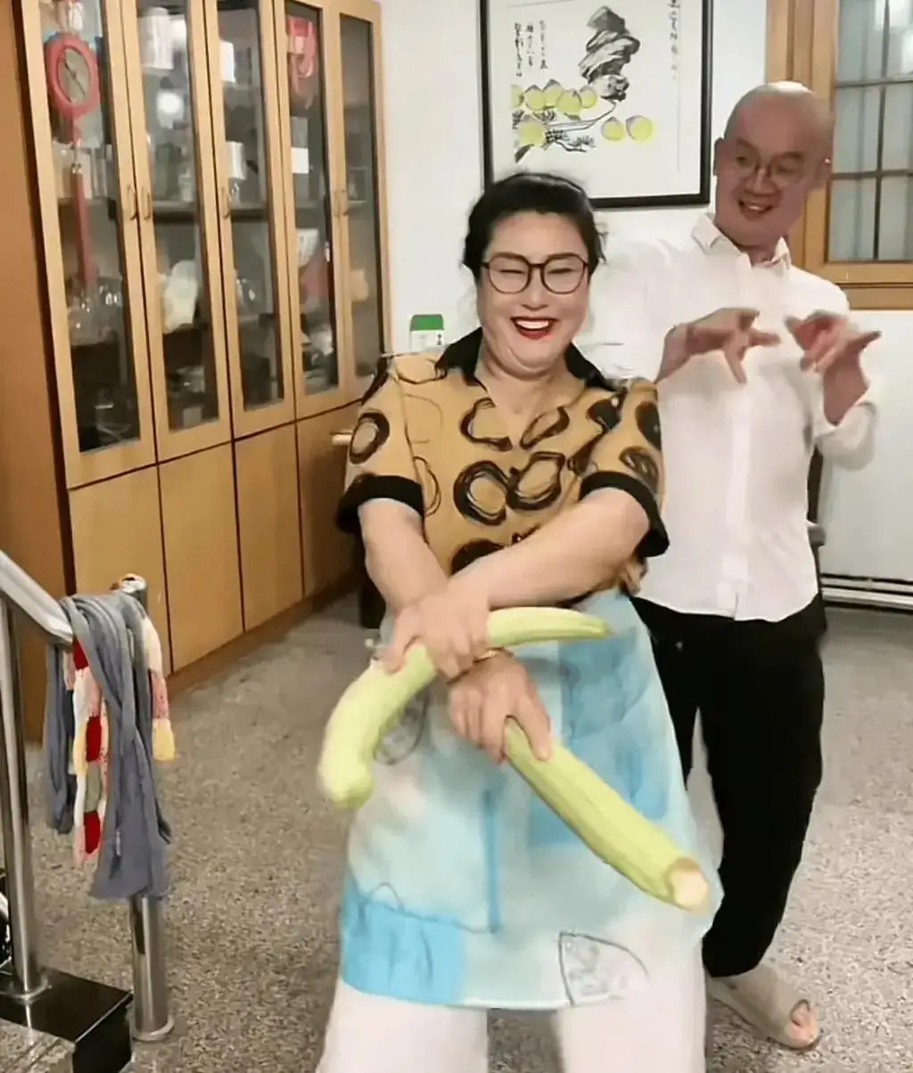 双手剑幻化长柄-乡村农民李华：从梦想到神秘长柄，一位普通人的逆袭之路