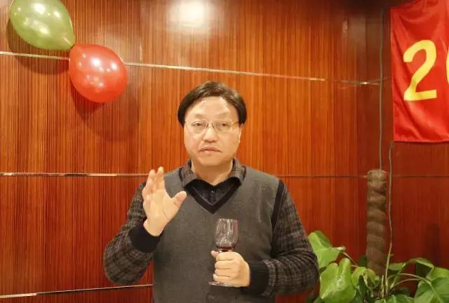 执行董事 首席执行官_首席执行官董事长_首席执行官和执行董事长的区别