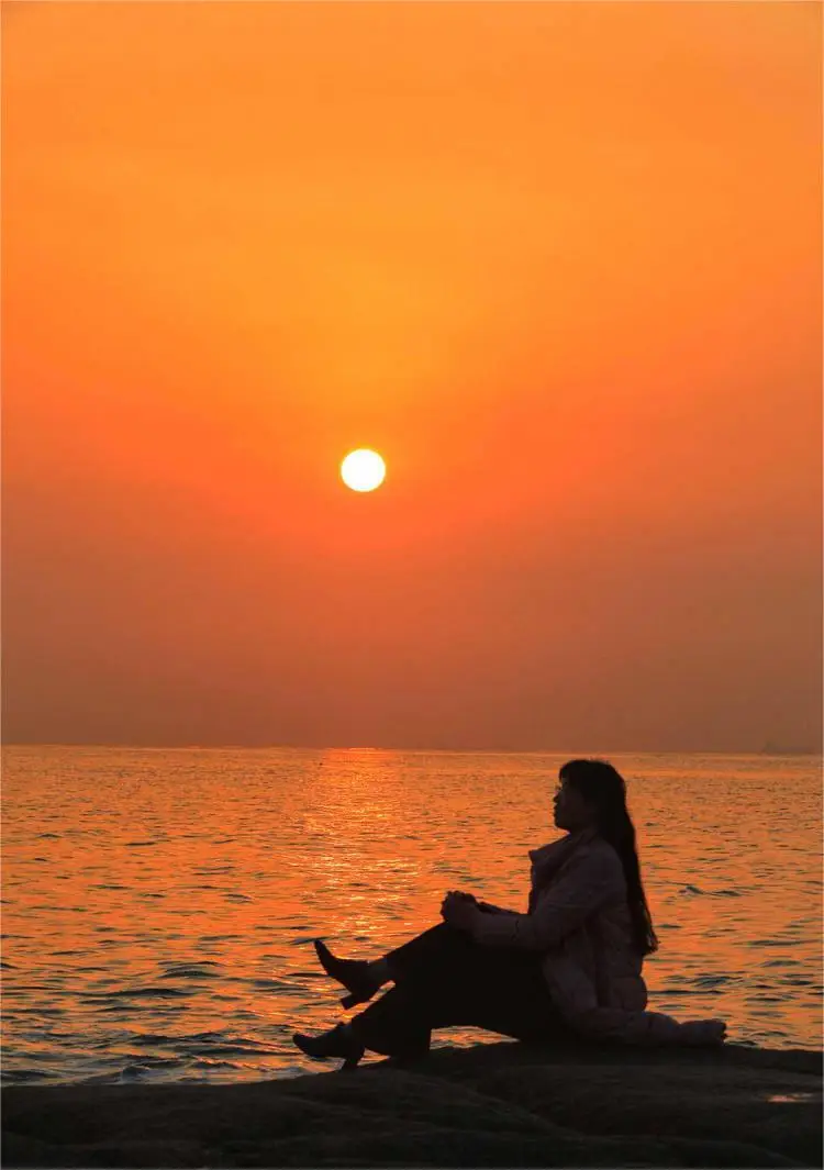 女生海边图片_海边女生图片背影或侧脸_海边女生图片背影